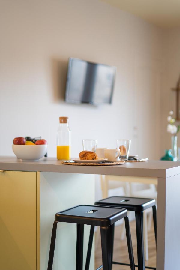 Tours Centre - Proche Gare - Parking Velo - Balcon - Arrivee Autonome Apartment Exterior photo